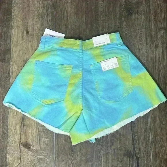 We Wore What Flare Bell Shorts, Stretch Twill Denim in Zvi Tie Tye. Size 25. NWT - Picture 5 of 16